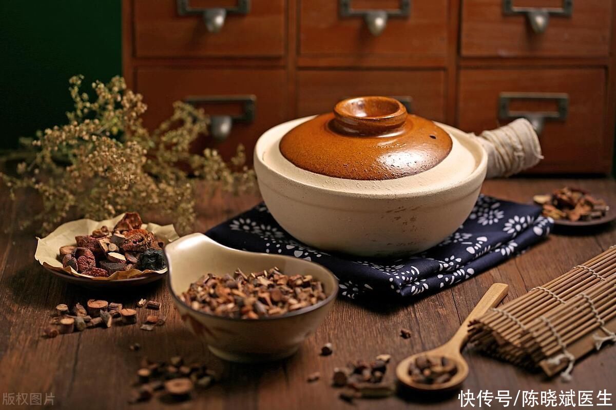 如何辨认肾虚4种肾虚表现各不同(肾虚困扰你吗？四种肾虚类型的鉴别和用药指南)