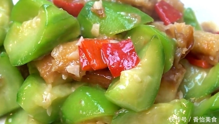  油条|孩子最爱吃的丝瓜炒油条，简单一做，营养解馋，比肉都香