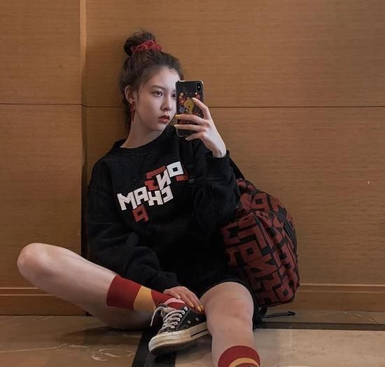 模板|“中国泫雅”火上热搜 宋妍霏才是白富美终极穿搭模板