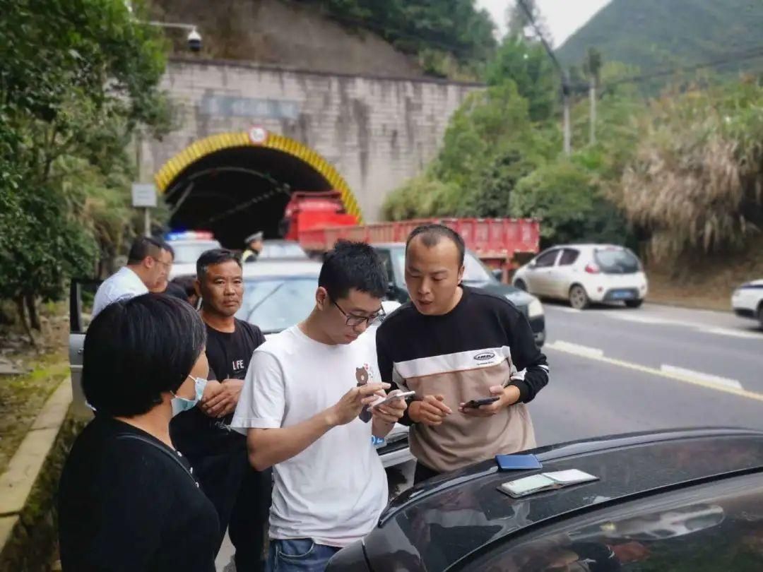 交警|周靖航,感谢你,今天抽空和我结了个婚!