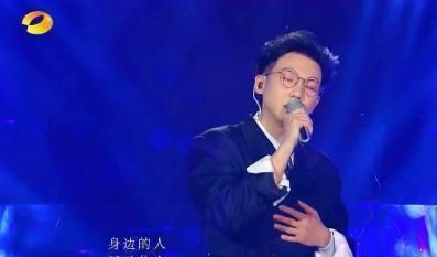  白举纲|20岁参加《快男》得季军，26岁成为导师，用硬核文字回应质疑事件