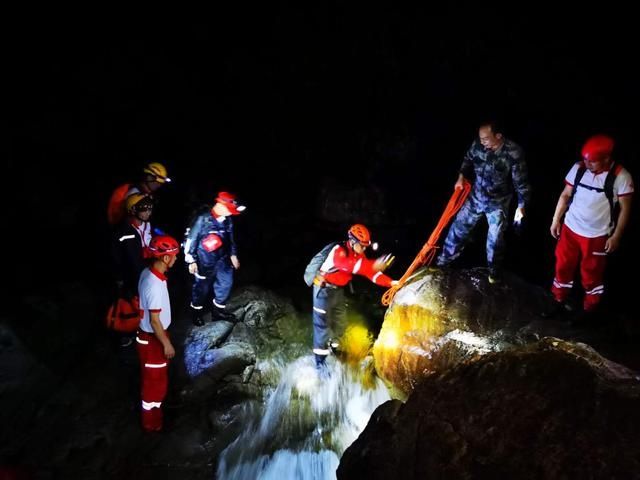  下山|杭州一公司200人深山团建，都没带手机！下山才发现少了1个！最有户外经验的28岁小伙出事了…