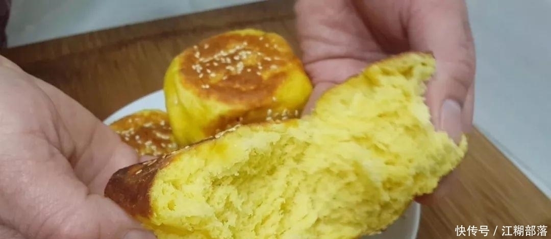 南瓜|南瓜又出新吃法,不用油炸,比面包馒头做法简单,比南瓜饼还好吃