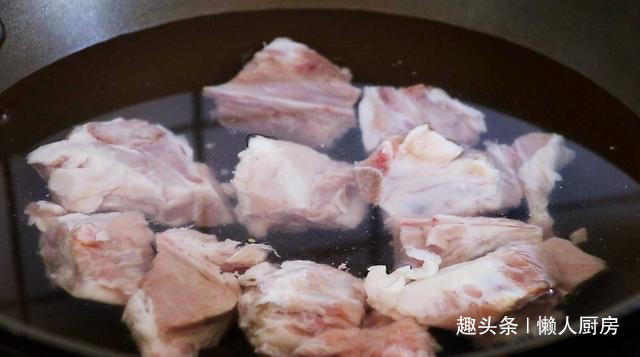 配上|想吃肉了,做了一道土豆炖排骨,配上韩式辣酱,太下饭了