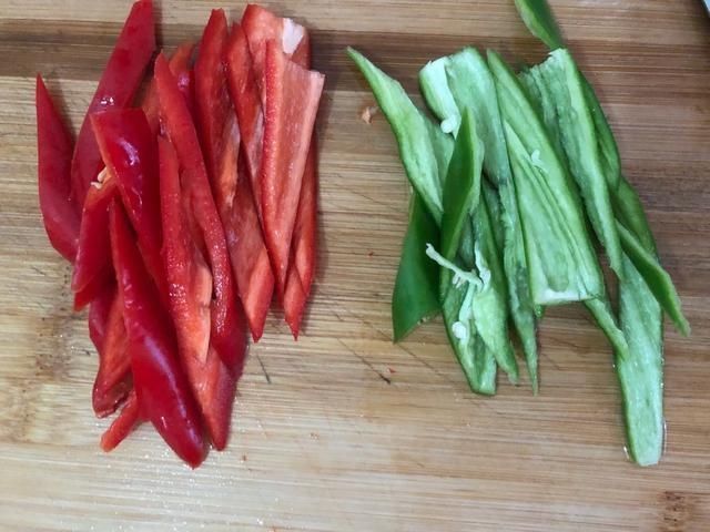 饭店|学会1个小技巧,牛肉又嫩又入味,炒出来的牛肉比饭店还好吃