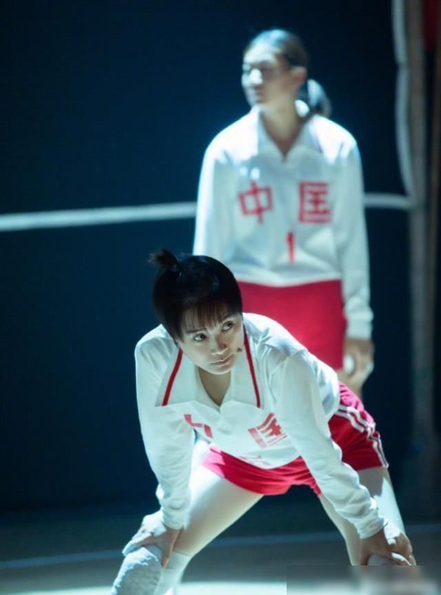 女排|李宇春饰演女排队员的表现不顾一切,分头反复练习