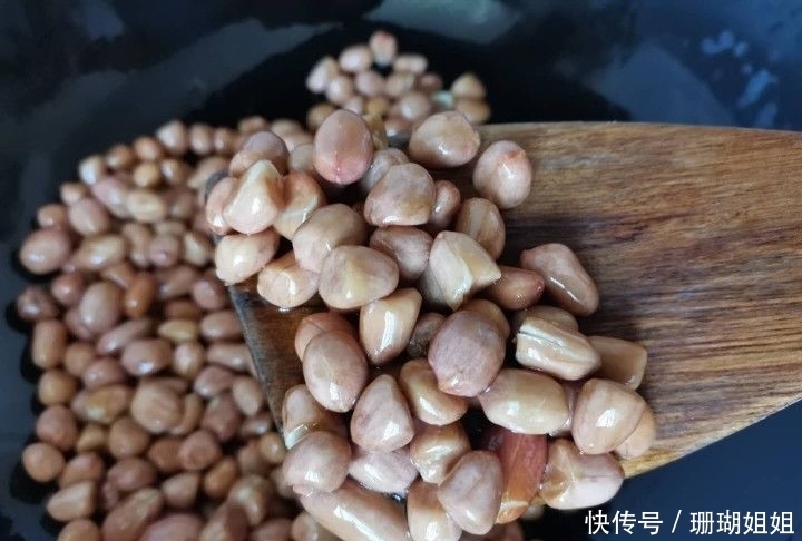  花生|炸花生米，怎样掌握火候？牢记2点，花生又香又脆，10天不返潮