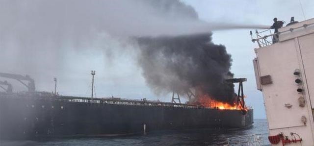 烈焰|印度再次惹出大祸!巨型油轮燃起熊熊烈焰,邻国恐遭灭顶之灾!