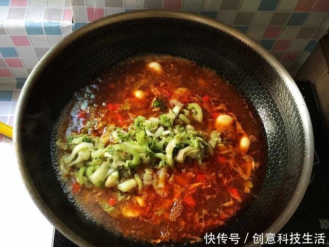 爷俩|宅家不能出门,给爷俩做了一道菜,上桌筷子打架,吃完还说不够