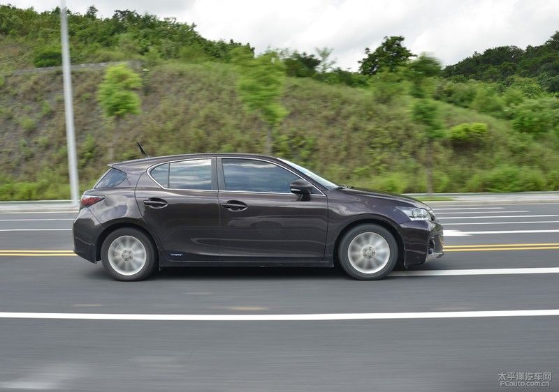  CT200h|15万元的预算 你选全新雷凌双擎还是二手CT200h