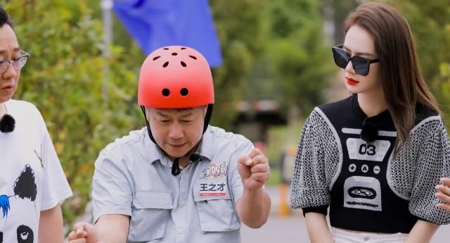  苦苦|《新手驾到》首播质量差，寡淡流水账，周深王琳凯用搞怪苦苦支撑