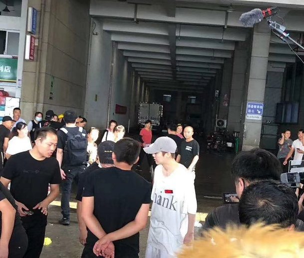  路透图|新节目《哈哈哈哈哈》来袭，路透嘉宾变苦力，邓超发图引人注意