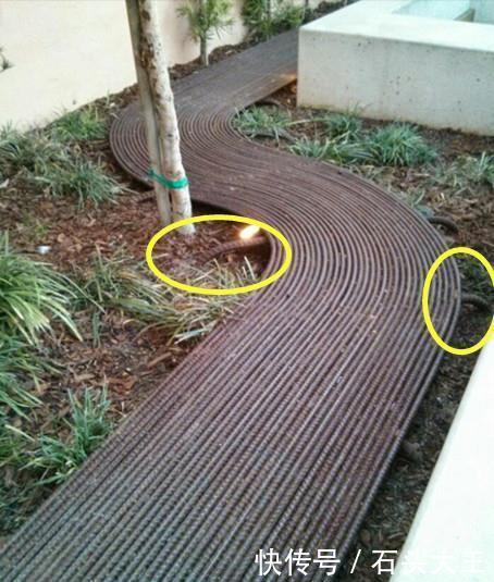 铺在水面|一堆废旧钢筋捆在一块,给院子池塘铺条小路,比打水泥铺红砖结实