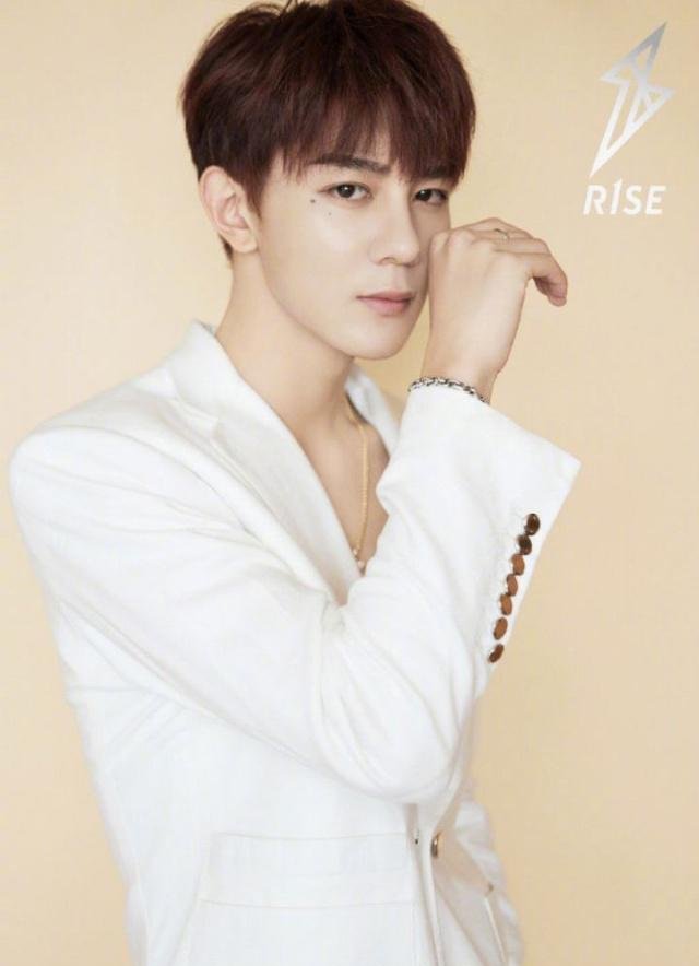  强大|杨超越的迷糊承包了一天的笑点，网友感慨师姐师弟的缘分强大！