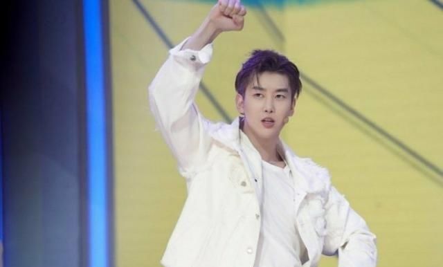  UNIQ|UNIQ成员周艺轩微博正在晃动秀恩爱，并被tiktok组嘲笑