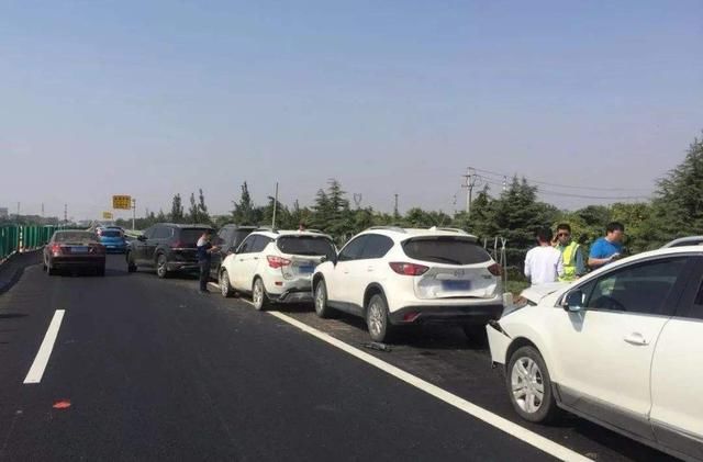  追尾|如果在高速上被追尾怎么办？别忘了说这三句话，现在知道还不晚