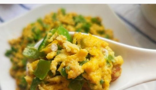  好吃|这才是青椒最好吃的做法，和鸡蛋一炒，营养美味，还特别下饭，香