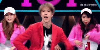  终于|买了张站票上台看《天天向上》的王一博，终于来到自己的街舞主场