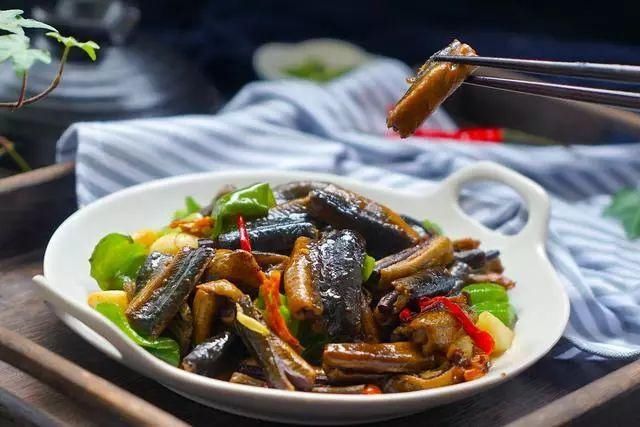  少许|红烧蒜子鳝鱼，自己动手做同样很美味！