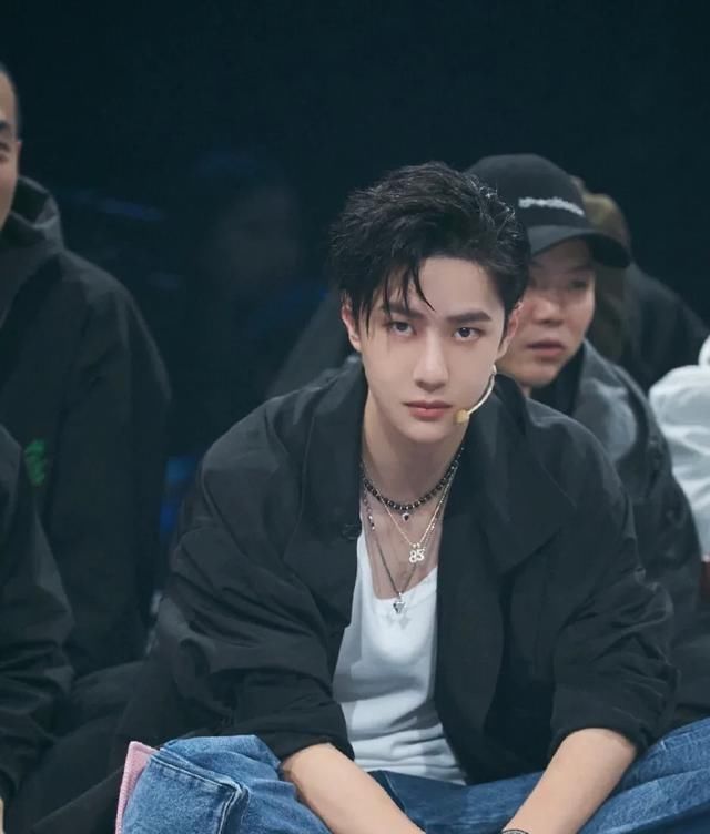  绝了|王一博《这就是街舞》水舞台绝了不看后悔系列