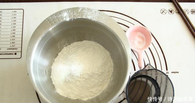 耳面|是猫耳朵还是面条鱼,这是一道美味的绿色蔬菜和蘑菇猫耳面