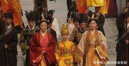 带来|和尚带来一个孩子，告诉皇帝：这是你孙子，大臣上来就是一巴掌