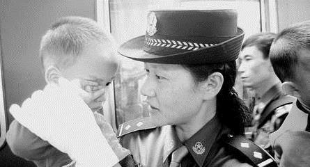 李女士|小乞丐路上认出妈妈，亲妈却直接推开我孩子在家，我不是你妈