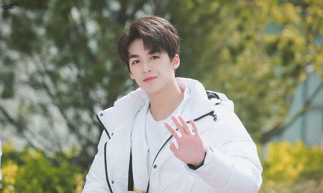  之争|R1SE硬糖之争再升级！何洛洛王艺瑾接力出意外，粉丝将赛场变战场