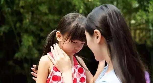 童真|公交车上，4岁女娃的一个行为令乘客气愤：小小年纪就丧失童真