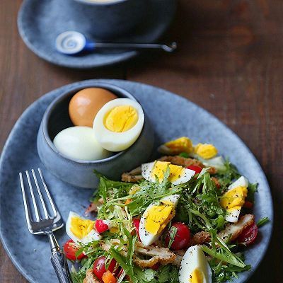 沙拉|蔬菜沙拉和香蕉奶昔