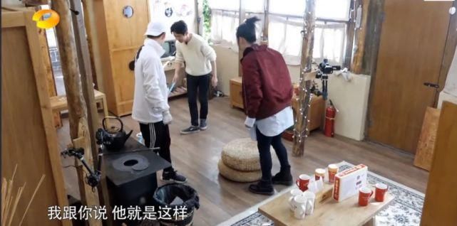  大华|被何炅黄磊踢出群聊，全网骂退出节目，却在韩国成万人追捧的音乐天才？