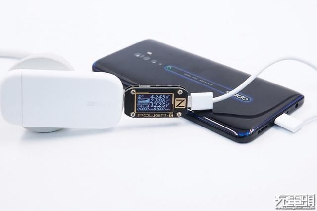  功率为8|小饼干能给什么设备用？OPPO 50W 超闪饼干充电器兼容性评测
