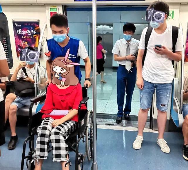 地铁君|你撑伞的样子，真帅！