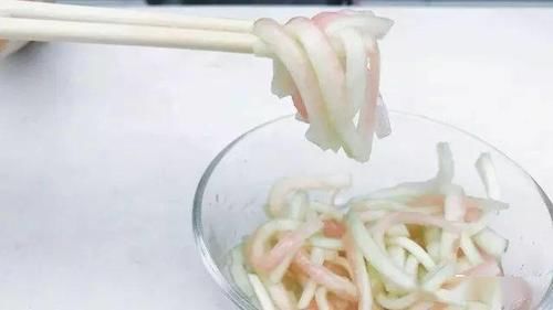  西瓜皮|西瓜皮才不Low！6种吃法吃出风格吃出水平，今年夏天不许再乱扔