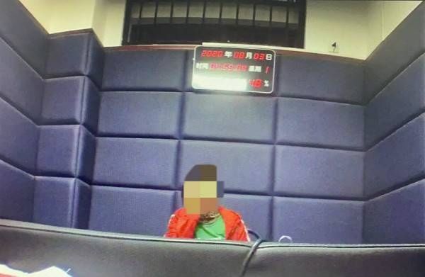 女子|女子不愿拿金饰给男友抵债谎称被抢，男友信以为真报了警……