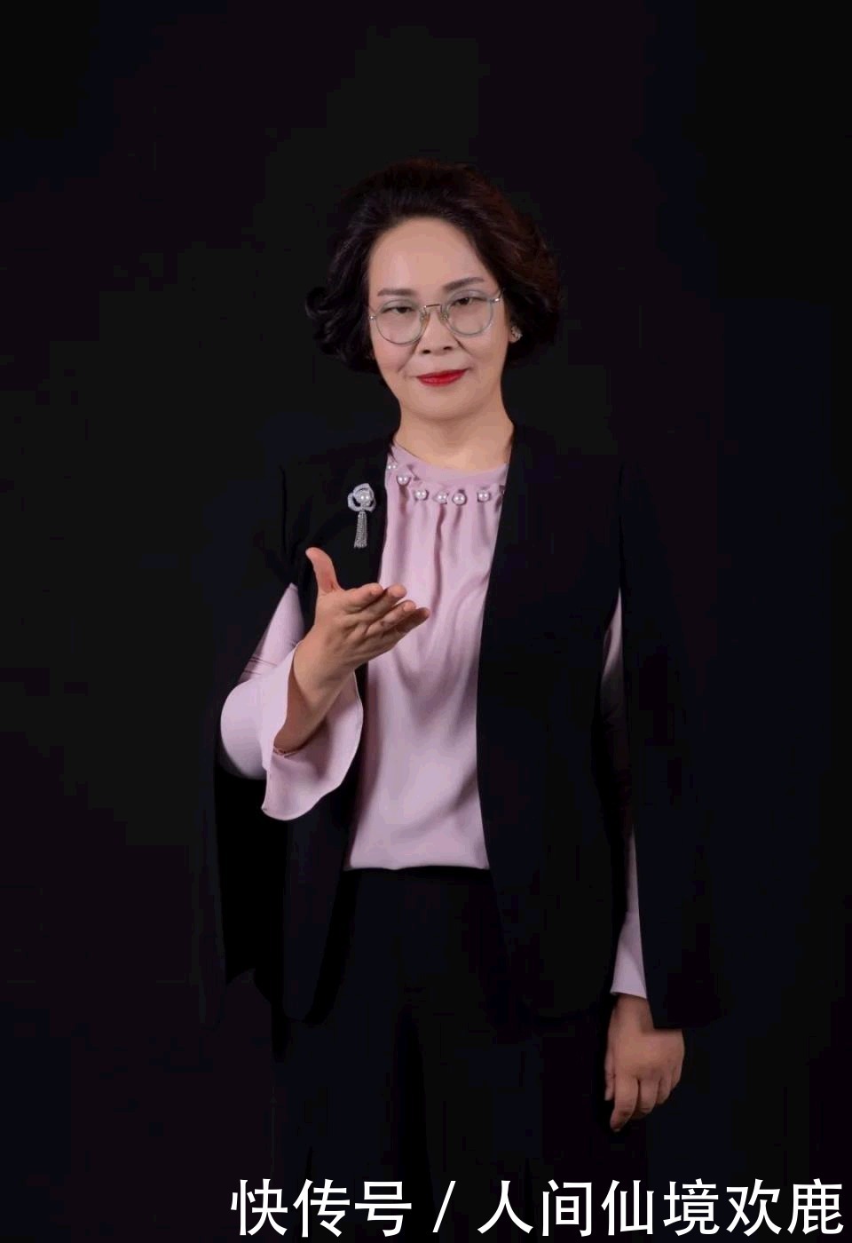 央视|从180斤暴瘦到脱相,被韩红视为恩人,央视主持人张越哪去了?