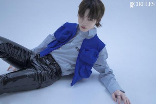  鲜肉|走心盘点!R1SE男团式Vetements鲜肉穿搭图鉴