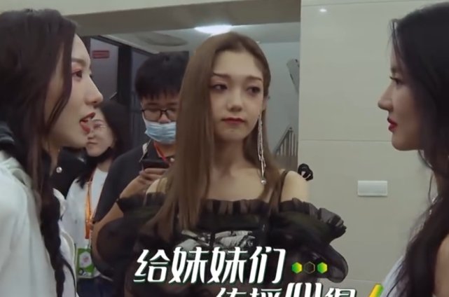  少女|孟美岐给硬糖少女传授经验, 只拥抱张艺凡一人, 王艺瑾一脸懵