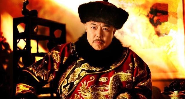 笑话|乾隆在禅位仪式上，闹出了一出笑话，在场大臣们想笑不敢笑