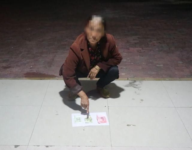 被盗|扒手给被盗者钱？女子赶场趁乱扒窃当场被抓