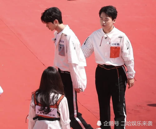  机智|男艺人染发不能上电视看到跑男黄旭熙的解决办法，过于机智了