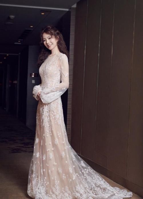  龙套|参加《超女》跑过龙套，做了四年小透明，陈卓璇凭借一首歌爆红