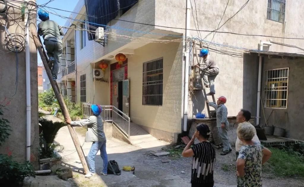  模式|最高40摄氏度！烧烤模式下江堤上的坚守……