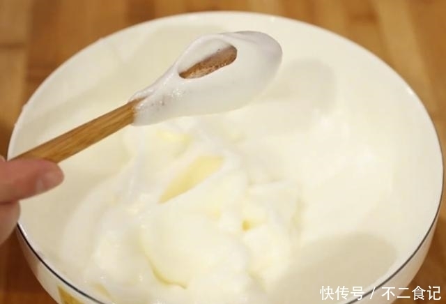 蛋糕|蛋糕最简单的做法,不用烤箱不用打蛋器,利用2个小妙招轻松解决