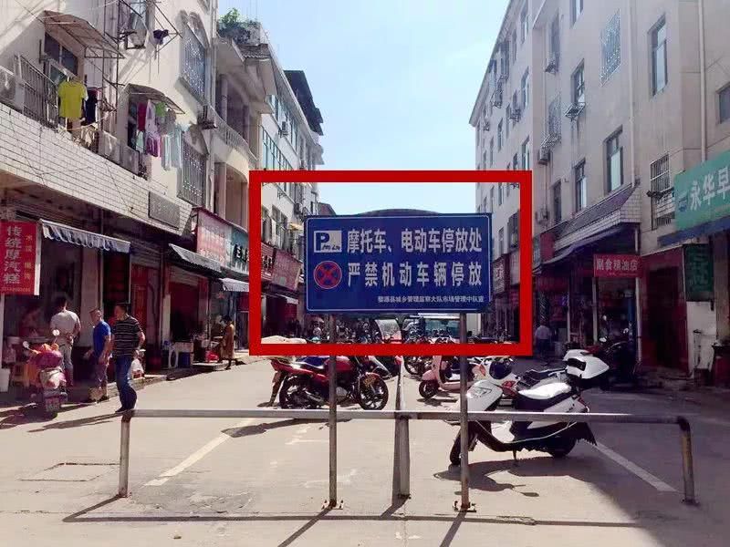 依法|【双创进行时】婺源交警再次提醒您：请依法文明停车！