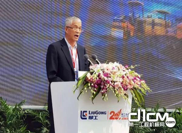 新品|“七剑下天山”丨柳工路机七款新品燃爆20周年庆典现场