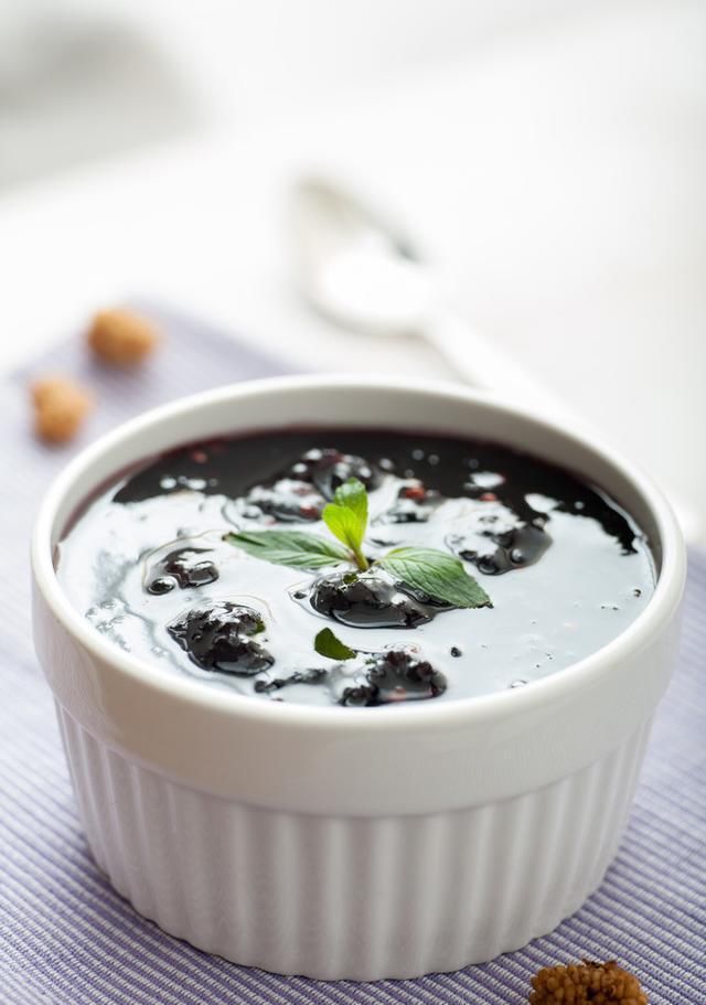  酸甜|在炎热的三伏天里，吃点自制的桑葚果酱，酸甜可口又能提高食欲