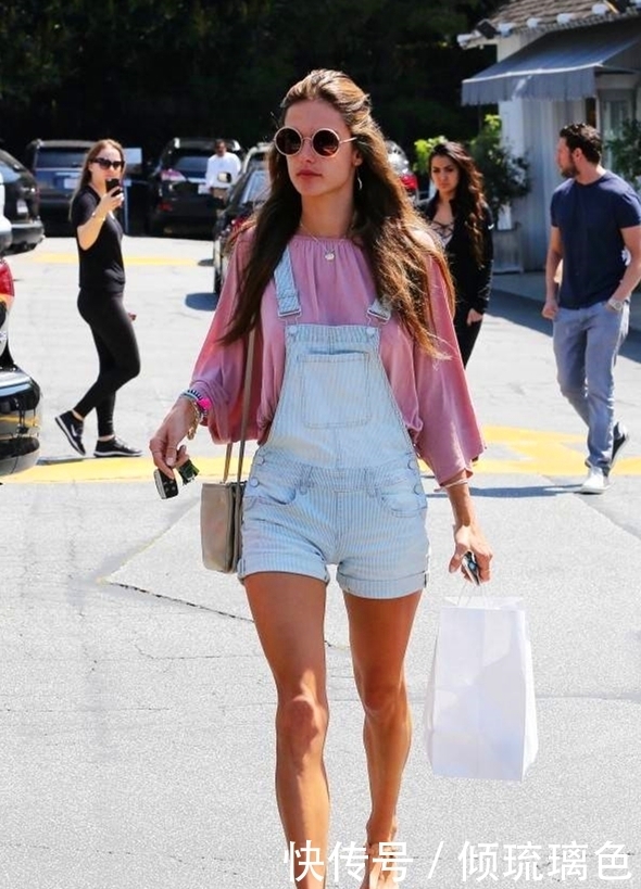 内搭一|这几款夏日背带短裤,秀出大长腿,清爽又减龄