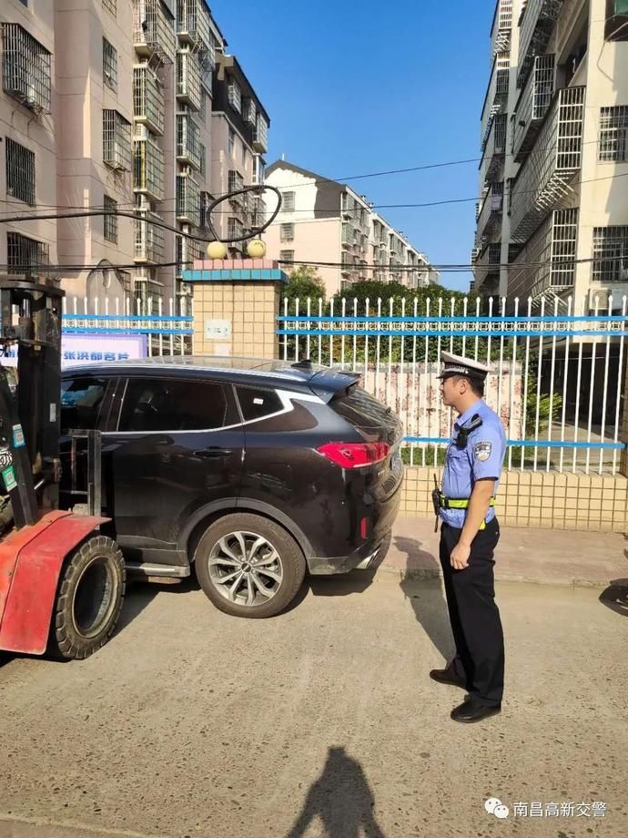机动车|【注意】高新交警强力整治机动车违停
