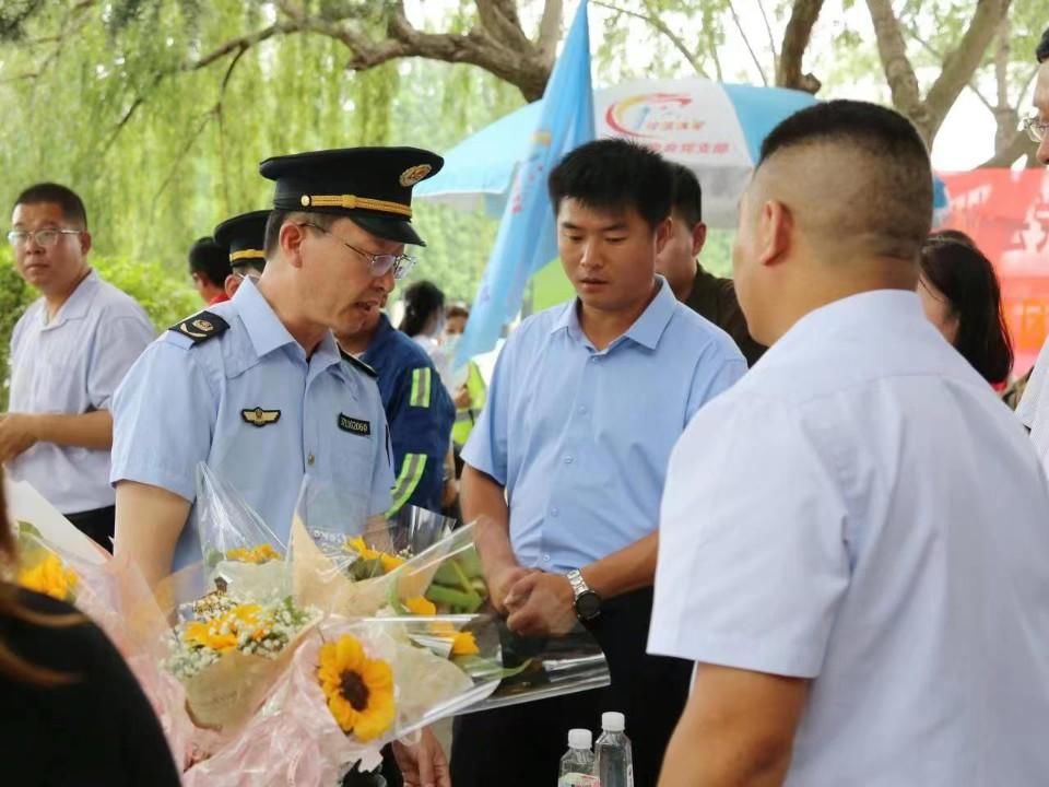 东港区城市管理和综合行政执法局全力以赴护航高考